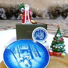 Load the image in the Gallery viewer, Royal Copenhagen dish of the year 2023 Collection