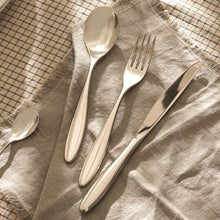 Carica l'immagine nel visualizzatore di Gallery, Mami Servizio posate 24 pezzi acciaio Alessi SG38S24M