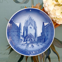 Load the image in the Gallery viewer, Bing & Grondahl dish of the year 2025 Collection