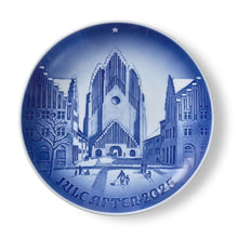 Load the image in the Gallery viewer, Bing & Grondahl dish of the year 2025 Collection