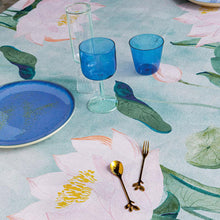 Load the image in the Gallery viewer, Tovaglia Antimacchia Singapore varie misure L'Oca Nera