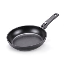 Carica l'immagine nel visualizzatore di Gallery, B.Future Padella Antiaderente naturale 4 misure Berndes