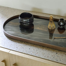 Carica l'immagine nel visualizzatore di Gallery, Vassoio ovale Bronze Organic vetro/legno cm 71 Ethnicraft 20369