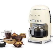 Carica l'immagine nel visualizzatore di Gallery, Smeg Macchina per caffè americano DCF02