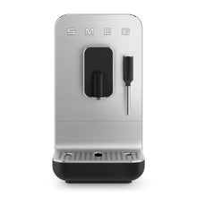 Carica l'immagine nel visualizzatore di Gallery, Smeg Macchina da caffè automatica Bean to cup nera BCC02BLMEU