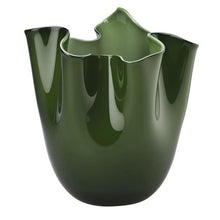 Carica l'immagine nel visualizzatore di Gallery, Venini Vaso Fazzoletto cm 12 verde mela 700.04