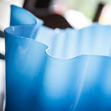 Carica l'immagine nel visualizzatore di Gallery, Venini Vaso Fazzoletto cm 31 acquamare 700.00