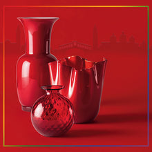 Carica l'immagine nel visualizzatore di Gallery, Venini Vaso Fazzoletto cm 31 rosso 700.00