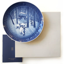Load the image in the Gallery viewer, Royal Copenhagen dish of the year 2023 Collection