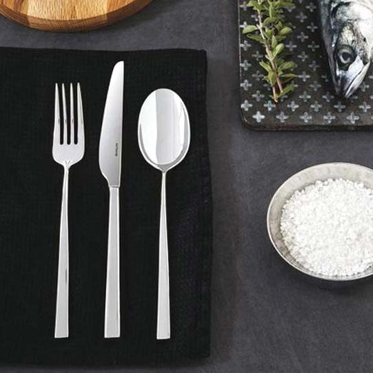 Raffinatezza, innovazione e stile da portare a tavola con la linea Q di Sambonet