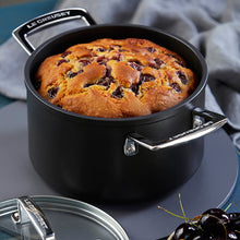 Load the image in the Gallery viewer, Le Creuset non -stick Pentola induction 24 cm + lid
