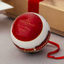 Carica l&#39;immagine nel visualizzatore di Gallery, Villeroy &amp; Boch Christmas edition 2025 Pallina porcellana Natale

