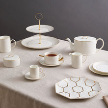 Carica l'immagine nel visualizzatore di Gallery, Gio Gold Servizio tavola 18 pezzi porcellana Wedgwood
